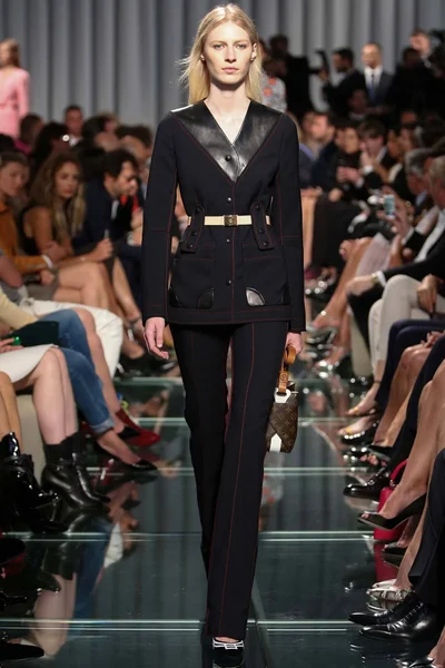 Look 29